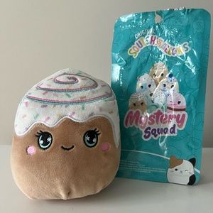 Squishmallows NEW Mystery Squad 5" Cinnamon Roll